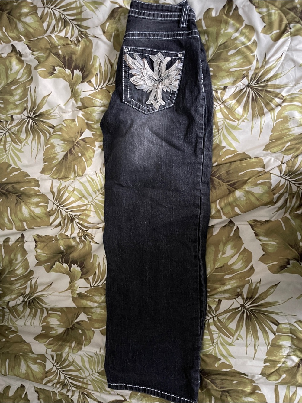 Women's Straight Leg Black Jeans with Embroidered Pocket
